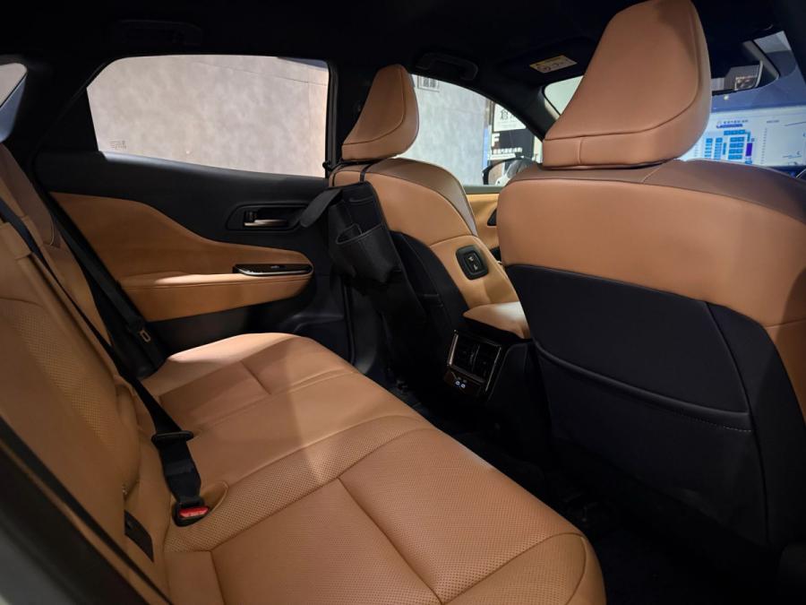 CROWN SPORT SUV Z HEV - Image 8